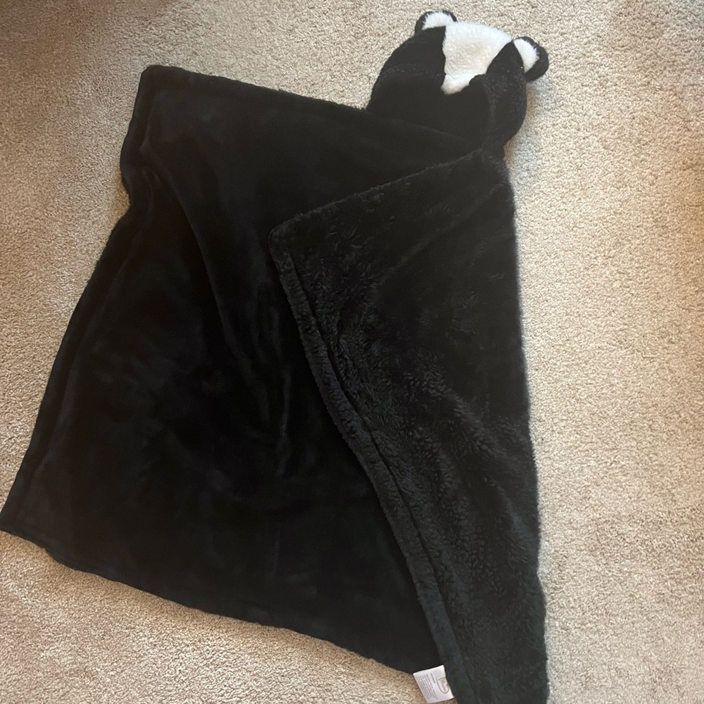 Skunk hooded blanket